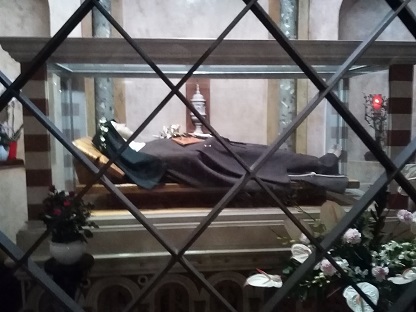 Assisi - svatá Klára - hrob